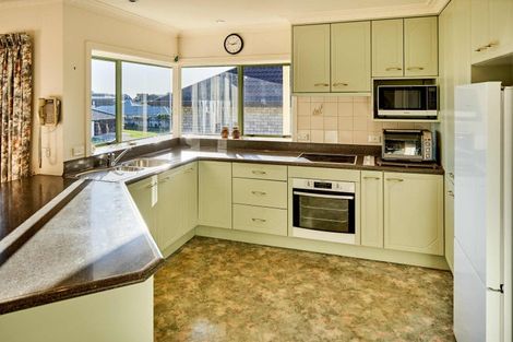 Photo of property in 11 Major Durie Place, Waikanae Beach, Waikanae, 5036