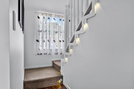 Photo of property in 8a Aplin Place, Birkdale, Auckland, 0626