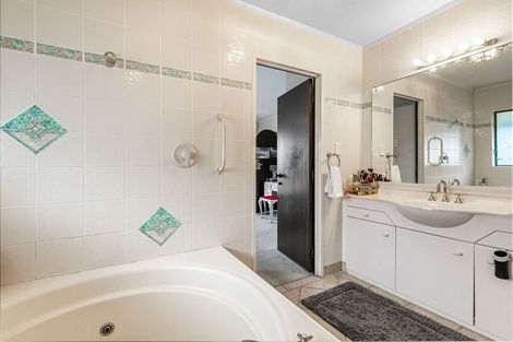 Photo of property in 3/2 Beach Road, Castor Bay, Auckland, 0620