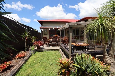 Photo of property in 50a Ngataringa Road, Devonport, Auckland, 0624