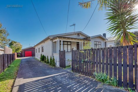 Photo of property in 12 Walmer Road, Point Chevalier, Auckland, 1022