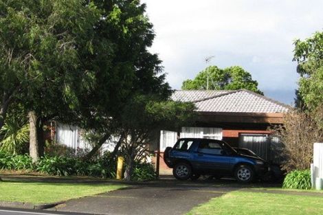 Photo of property in 82 Botany Road, Botany Downs, Auckland, 2010