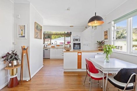 Photo of property in 58 Airlie Road, Plimmerton, Porirua, 5026