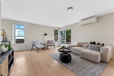 Photo of property in 22 Marvon Downs Avenue, Pakuranga Heights, Auckland, 2010