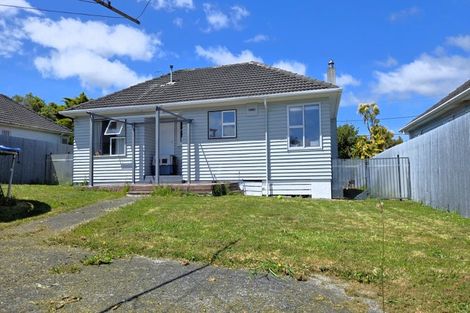 Photo of property in 15 Wright Street, Wainuiomata, Lower Hutt, 5014