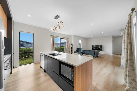 Photo of property in 1 Creswell Lane, Papakura, 2110