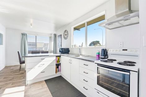 Photo of property in 27 Cross Street, Castlecliff, Whanganui, 4501