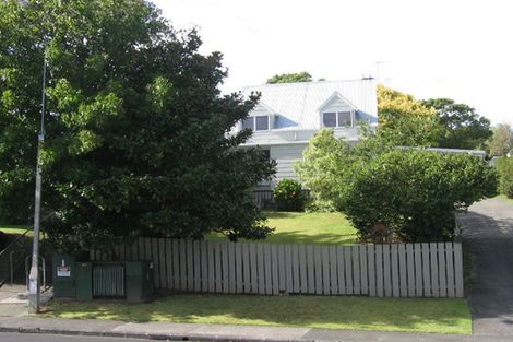 Photo of property in 91 Moore Street, Hillcrest, Auckland, 0627