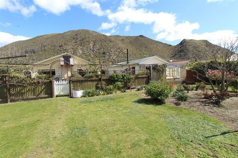 Photo of property in 42 Bledisloe Street, Kurow, 9435