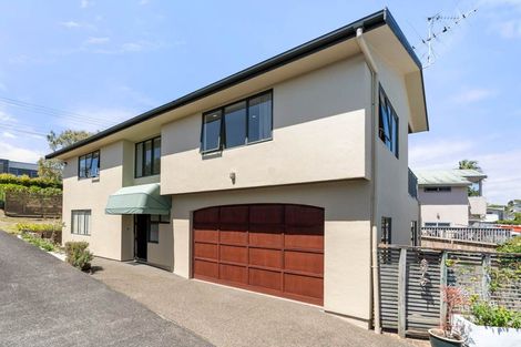Photo of property in 2/230 East Coast Road, Forrest Hill, Auckland, 0620