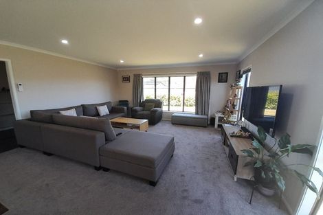 Photo of property in 48 Te Kaeaea Crescent, Wallaceville, Upper Hutt, 5018
