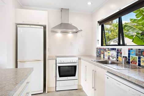 Photo of property in 2/56 Oaktree Avenue, Browns Bay, Auckland, 0630