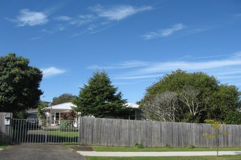 Photo of property in 25 Megan Avenue, Pakuranga Heights, Auckland, 2010