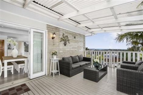 Photo of property in 1/7 Malters Place, Browns Bay, Auckland, 0630