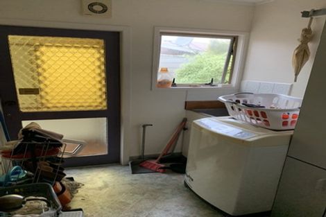 Photo of property in 41 Colchester Crescent, Newlands, Wellington, 6037