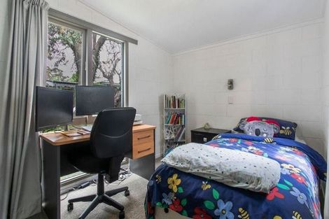 Photo of property in 3/9 Poinsettia Place, Henderson, Auckland, 0610