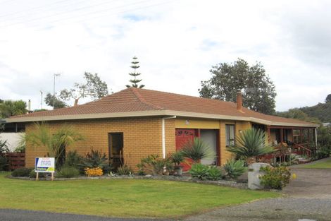 Photo of property in 137 Ocean Beach Road, Tairua, 3508