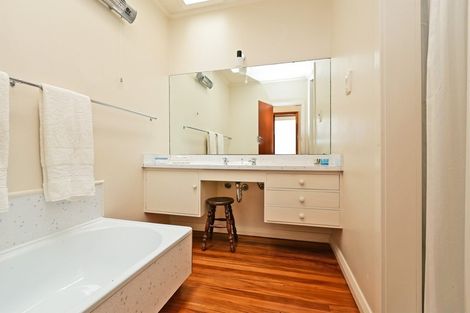 Photo of property in 10 North Terrace, Westshore, Napier, 4110