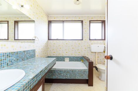 Photo of property in 2/558 Swanson Road, Ranui, Auckland, 0612