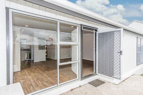 Photo of property in 1/108 West Coast Road, Glen Eden, Auckland, 0602