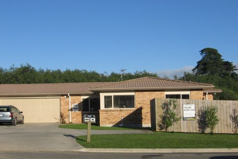 Photo of property in 14 Mediterranean Way, Goodwood Heights, Auckland, 2105