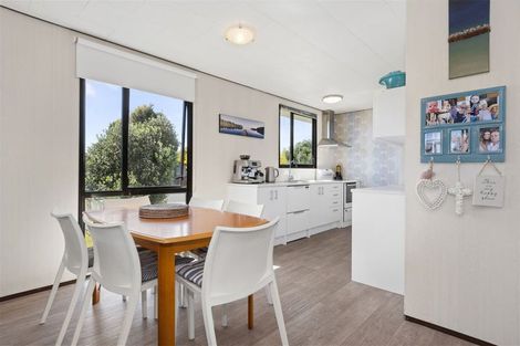 Photo of property in 5 Longstead Avenue, Papamoa Beach, Papamoa, 3118