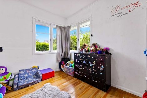 Photo of property in 48 Amberley Avenue, Te Atatu South, Auckland, 0610