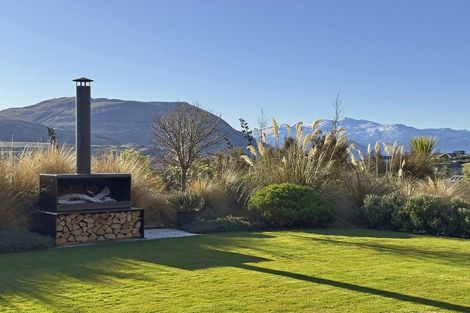 Photo of property in 6a Kinross Lane, Jacks Point, Queenstown, 9371