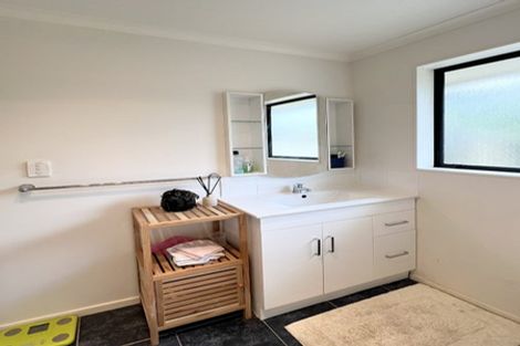 Photo of property in 3 Sunvista Avenue, Oteha, Auckland, 0632