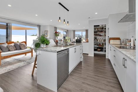 Photo of property in 16 Maturiki Drive, One Tree Point, 0118