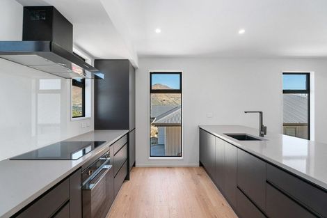 Photo of property in 2 Tuohy Lane, Wanaka, 9305