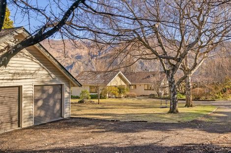 Photo of property in 261 Beacon Point Road, Wanaka, 9305