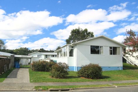 Photo of property in 22 Speargrass Grove, Timberlea, Upper Hutt, 5018