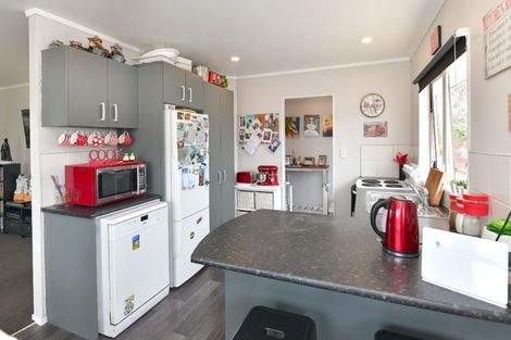 Photo of property in 19 Parakai Avenue, Parakai, 0830