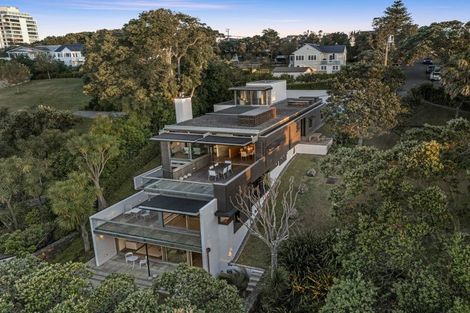 Photo of property in 94 Stanley Point Road, Stanley Point, Auckland, 0624