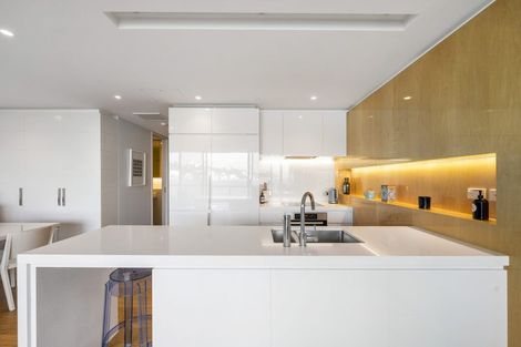 Photo of property in Clyde Quay Wharf, 2a/3 Clyde Quay Wharf, Te Aro, Wellington, 6011