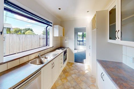 Photo of property in 5 Essex Place, Milson, Palmerston North, 4414