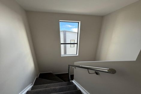 Photo of property in 16 Don Oliver Lane, Glen Eden, 0602