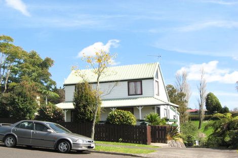 Photo of property in 71 Heta Road, Highlands Park, New Plymouth, 4312