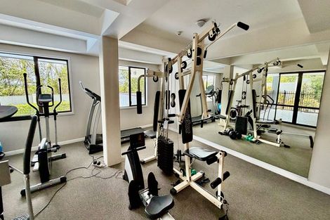 Photo of property in 4/99 Mokoia Road, Birkenhead, Auckland, 0626