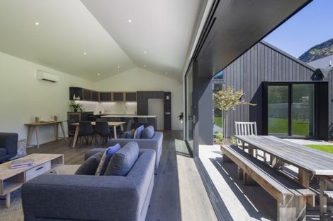 Photo of property in 34 Flynn Lane, Arrowtown, 9302