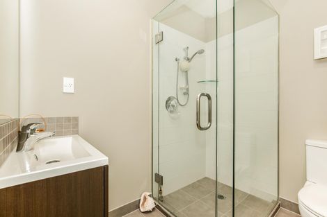 Photo of property in 46 Royalle Mews, Botany Downs, Auckland, 2010