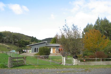 Photo of property in 27 Summer Hill Road, Kaitangata, 9282