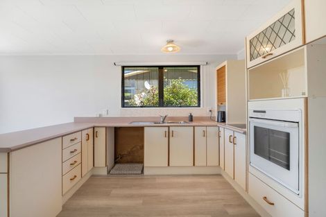 Photo of property in 37 Awamoa Road, Holmes Hill, Oamaru, 9401
