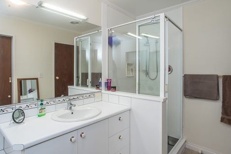 Photo of property in 21 Huia Street, Waikanae, 5036