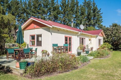 Photo of property in 25 Derham Road, Te Horo, Otaki, 5581