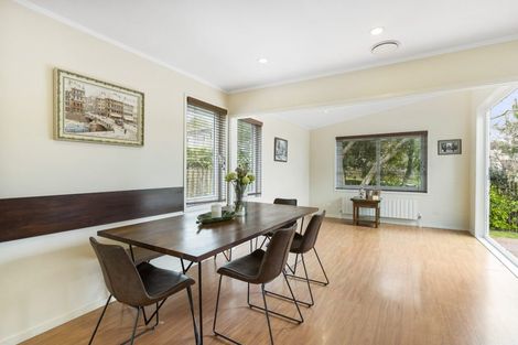 Photo of property in 22 Gwenand Place, Botany Downs, Auckland, 2010