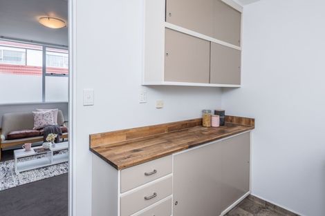 Photo of property in 1/127 Queens Drive, Lyall Bay, Wellington, 6022