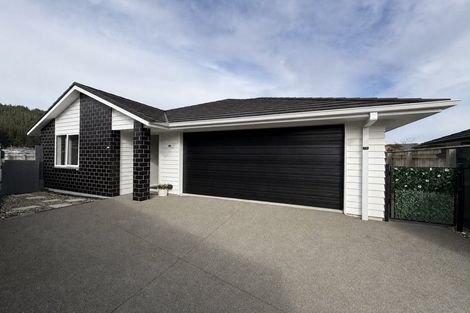 Photo of property in 21 Te Ara O Toroa, Wainuiomata, Lower Hutt, 5014