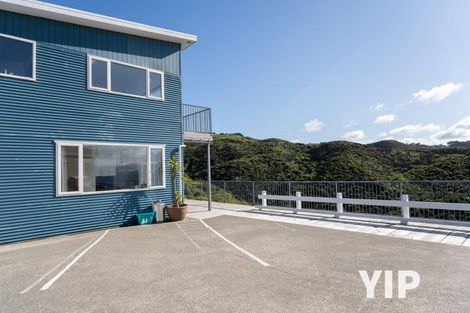 Photo of property in 41a Tamworth Crescent, Newlands, Wellington, 6037